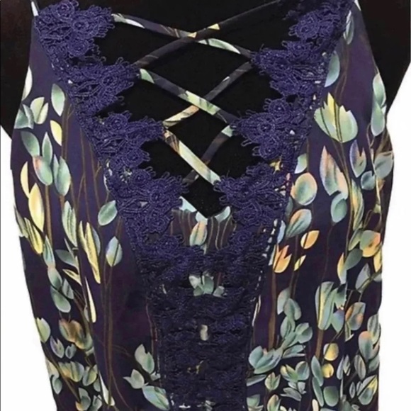 Navy print lace up cami - Picture 2 of 6